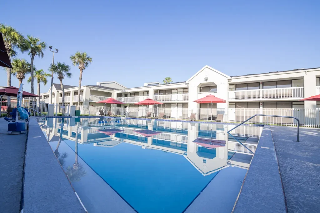 Florida vacation rentals vs hotels