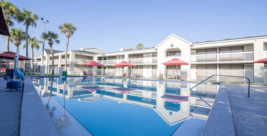 Florida vacation rentals vs hotels